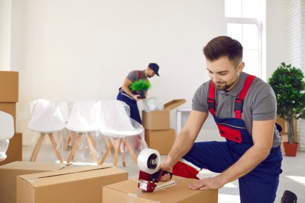 Movers,Team,Seal,Boxes,Pack,Client,Belongings,Take,Care,Of